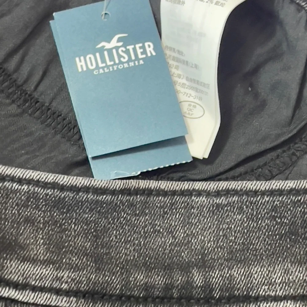 Hollister high- rise ,Black Jean Shorts Stretchy Cut-Off Design - Picture 8 of 11
